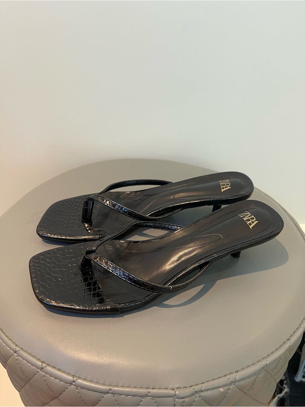 ZARA Black Croc-Embossed Thong Kitten Heel Sandals